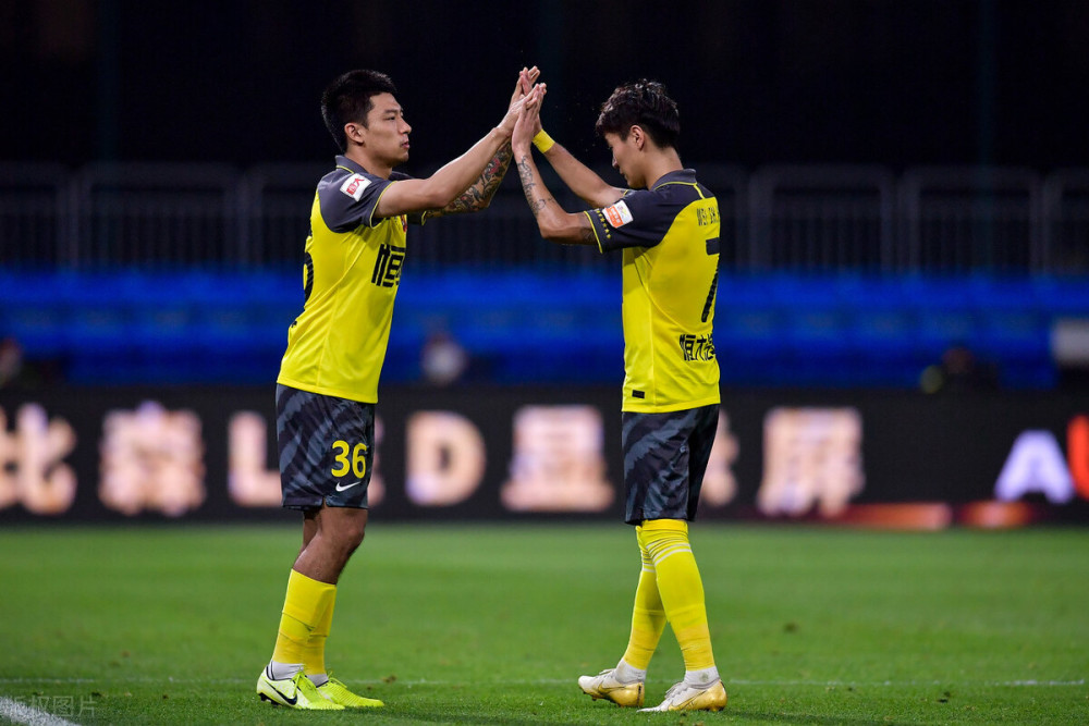 沙巴买球网-弗洛西诺内前锋保持火热，多粒进球助球队取胜